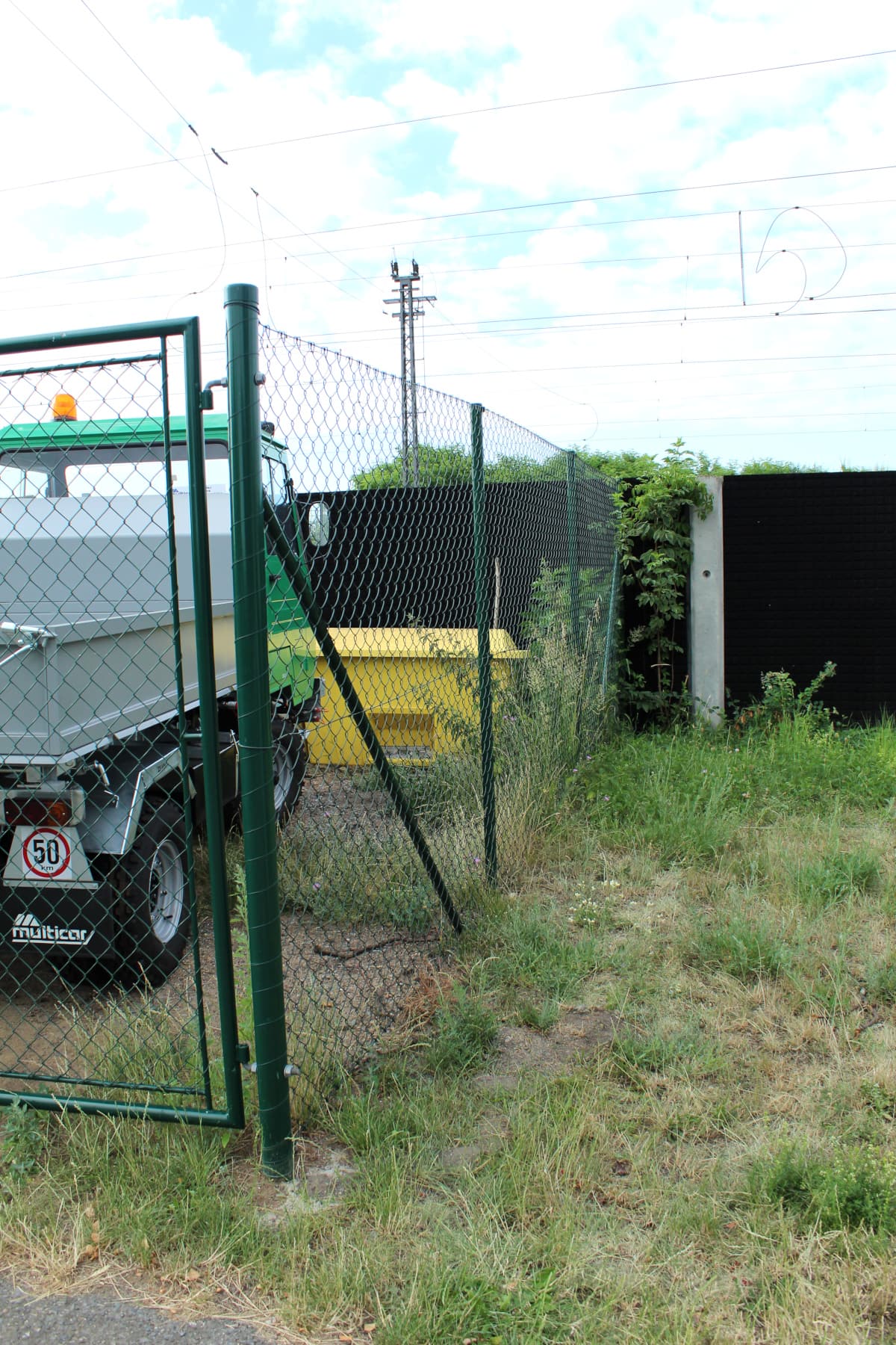 Pletiva Dobrý - Křimice - montáž čtyřhranného pletiva a brány Křimice PVC BND 13